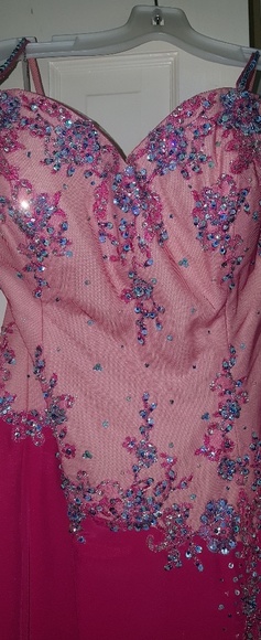 Evening gown / Pageant / Prom - Picture 3 of 7